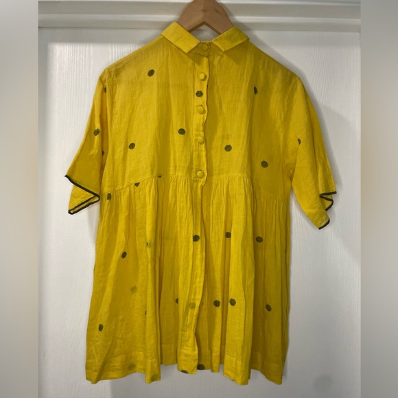The Plavate Short Sleeve Cotton Top with Buttons on Back in Yellow. Size S - Picture 2 of 5